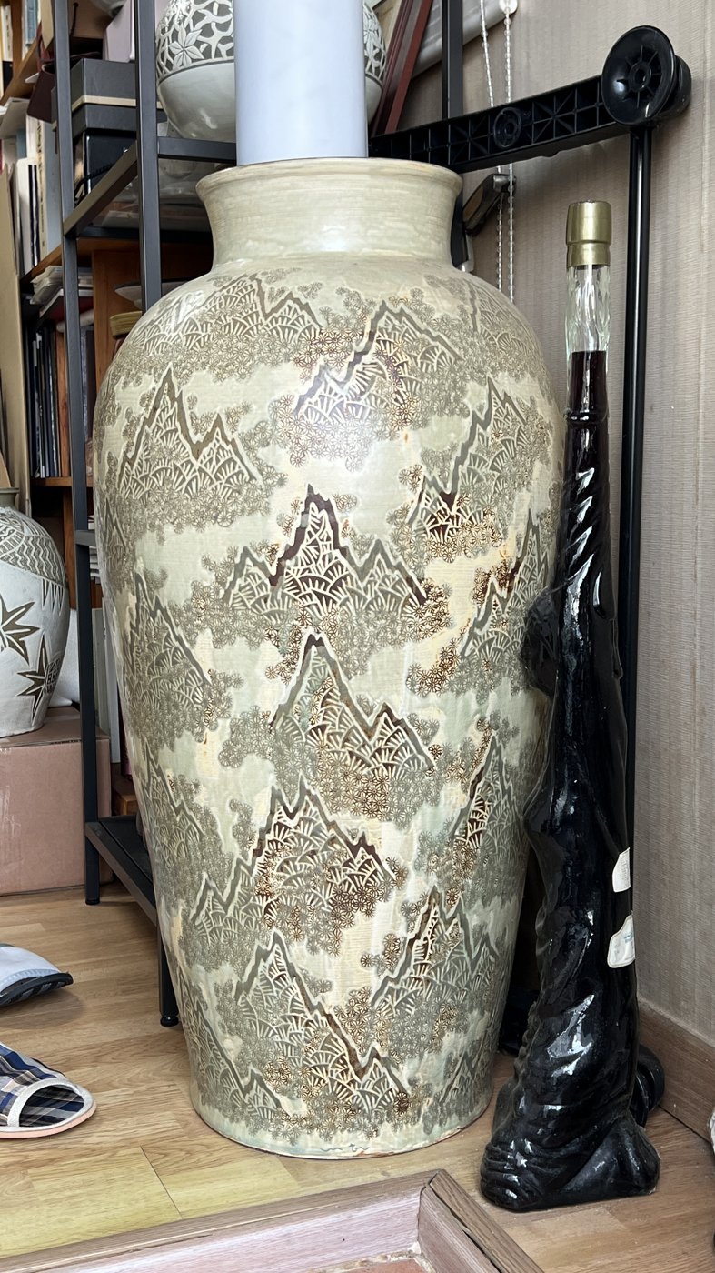 큰 항아리라는 화폭